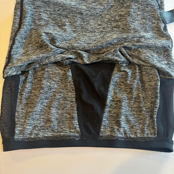 THE NORTH FACE Black & Grey Athletic Cropped Tank Top Sports Bra Like New Medium - Picture 11 of 13